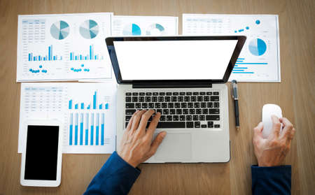 Google Analytics GA4 與舊版 UA 比較：如何成功過渡並提升網站分析能力